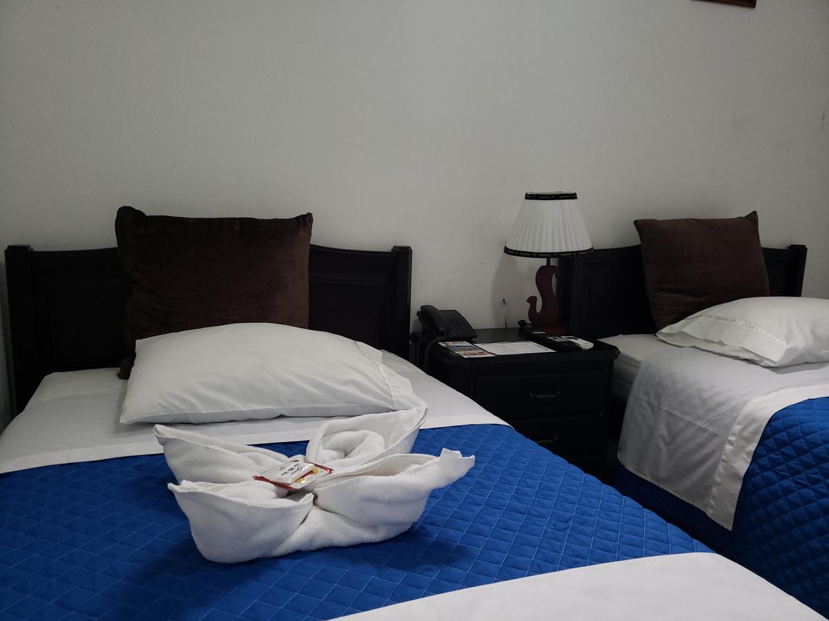 Hostal Cormorant Flightless プエルトアヨラ エクステリア 写真