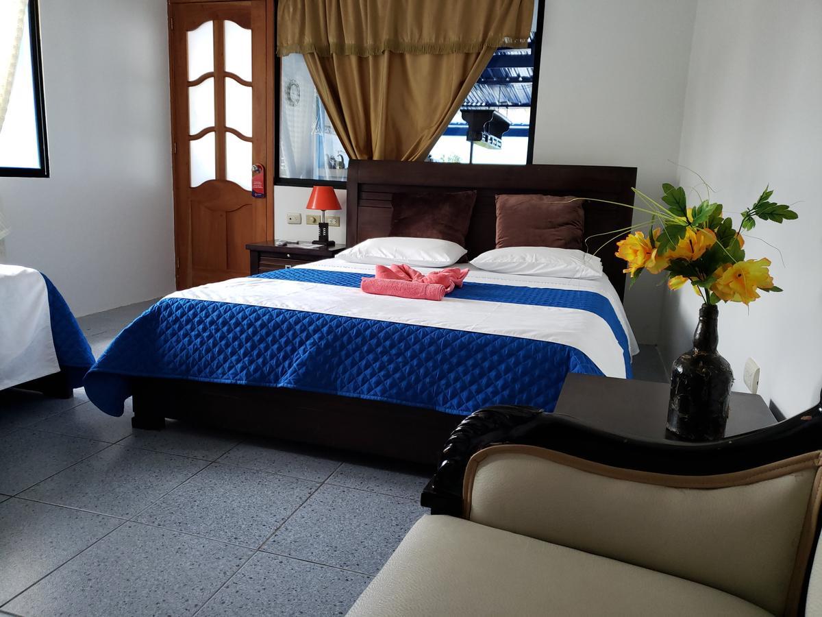 Hostal Cormorant Flightless プエルトアヨラ エクステリア 写真