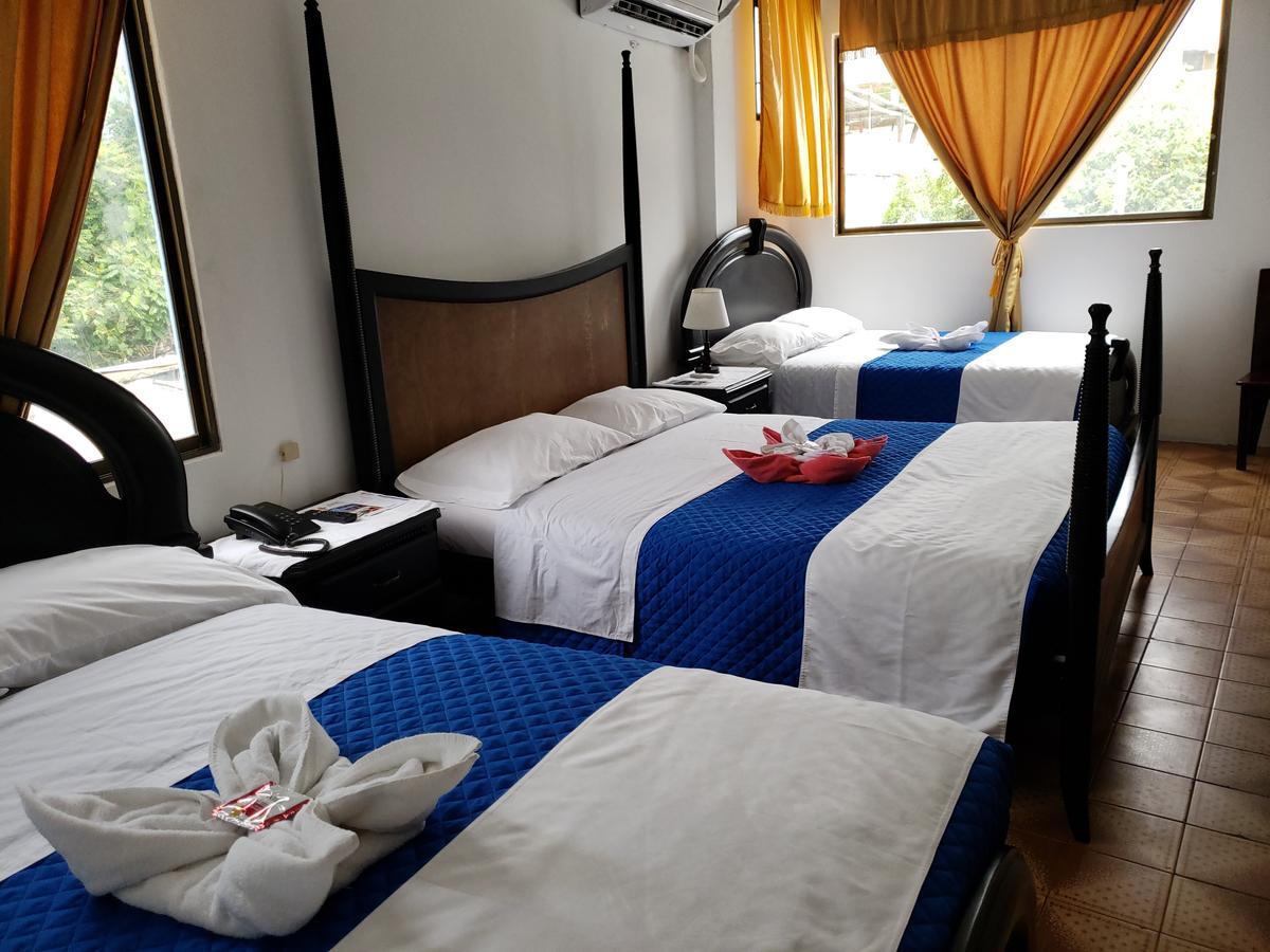 Hostal Cormorant Flightless プエルトアヨラ エクステリア 写真