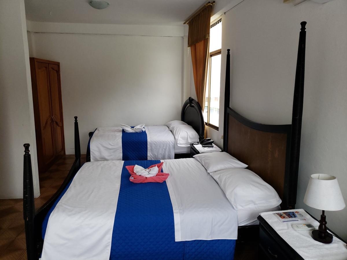 Hostal Cormorant Flightless プエルトアヨラ エクステリア 写真