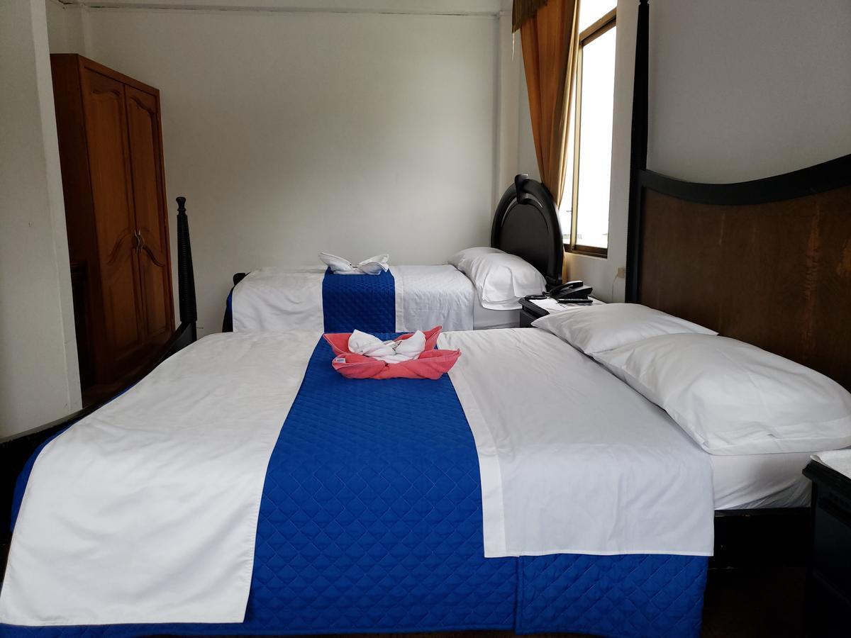 Hostal Cormorant Flightless プエルトアヨラ エクステリア 写真