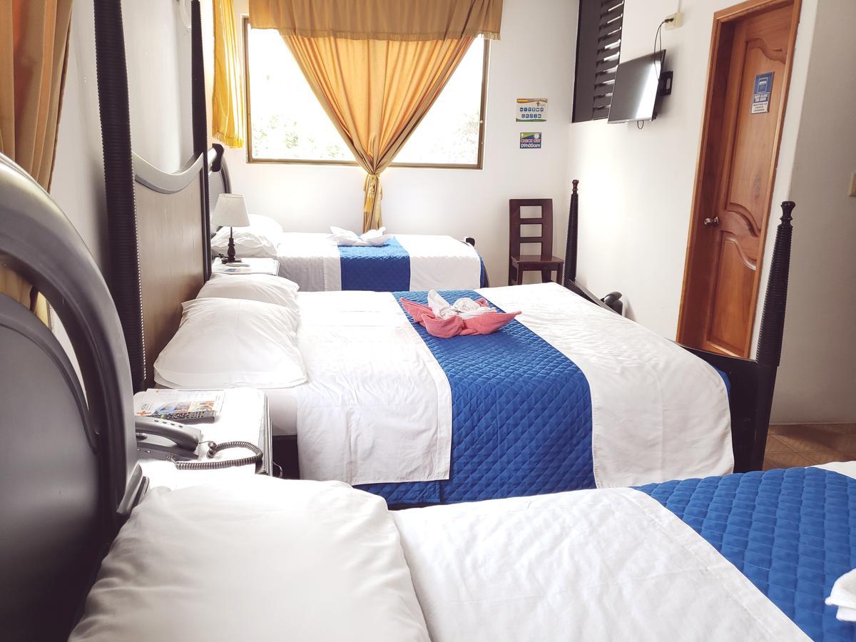 Hostal Cormorant Flightless プエルトアヨラ エクステリア 写真